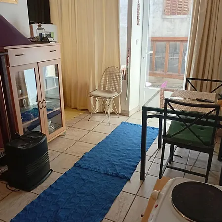 La Maison De Natasha Couette-café 3*