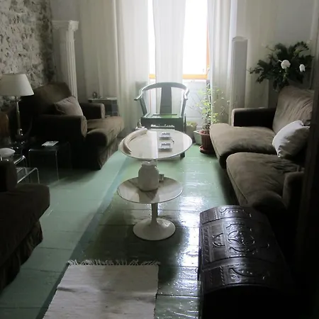 La Maison De Natasha Alojamento de Acomodação e Pequeno-almoço 3*