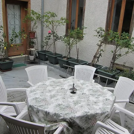 La Maison De Natasha Bed & Breakfast
