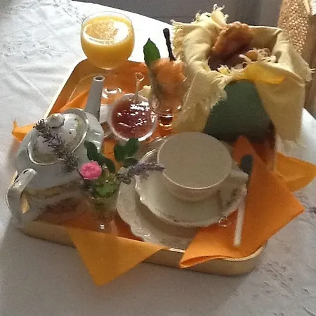 La Maison De Natasha Bed & Breakfast 3*