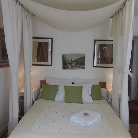 La Maison De Natasha Bed & Breakfast